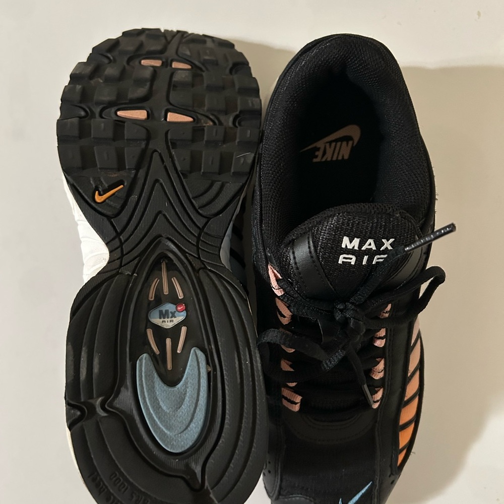 Nike Women’s Sneakers - Picture 3 of 3